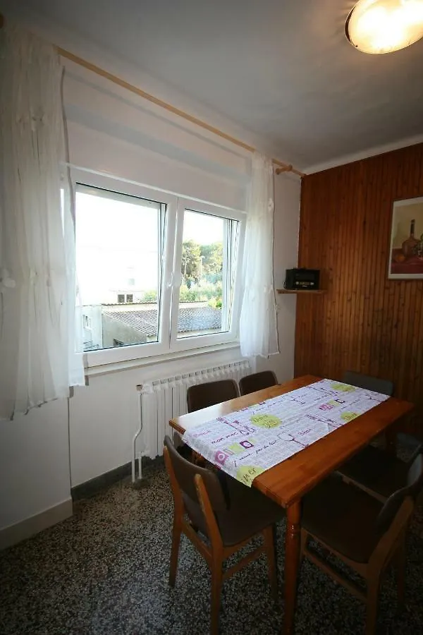 Apartment Elena Pula